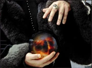 Denethor holding palantír