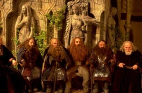 Krasnoludowie na Naradzie u Elronda - klatka z filmu "Władca Pierścieni: Drużyna Pierścienia"