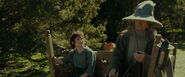 Фродо и Гэндальф обсуждают день рождения Бильбо
