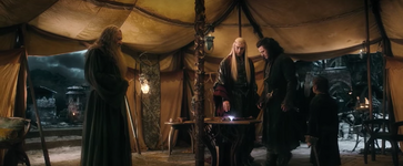 Bilbo giving the Arkenstone to Thranduil in the films