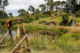 WhiteBurrowsFlorianBugelCCBYSA30