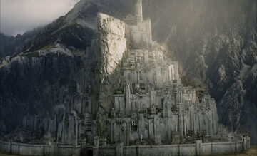 Homem constrói castelo de areia igual às Minas Tirith (O Senhor dos Anéis)