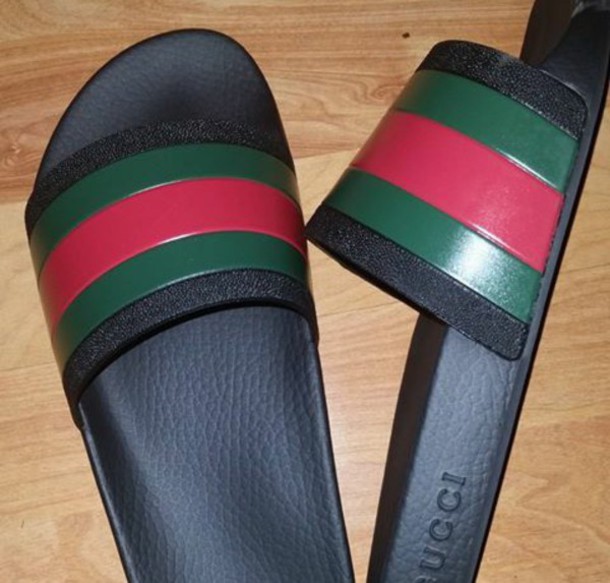 Gucci flip shoes top