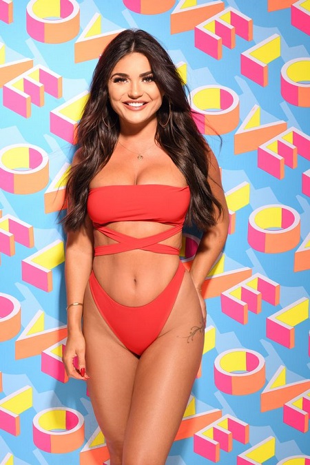 Love Island's India Reynolds shows off her incredible figure for