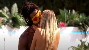 The Kissing Challenge-S11