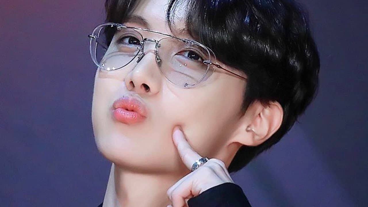 アイドル BTS broadcast  j-hope BTS Member J-Hope Releases 7-Track Solo 'Hope World' Mixtape