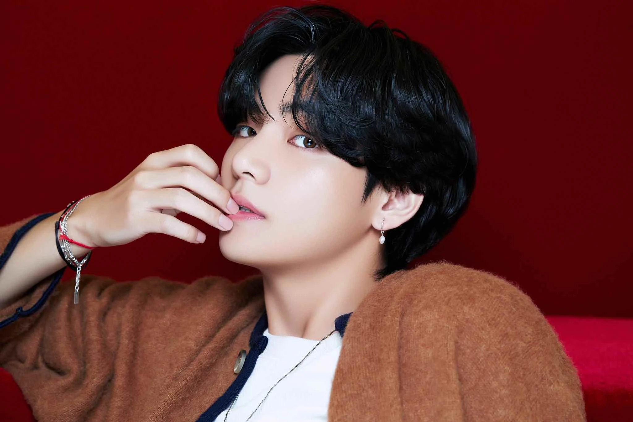 アイドル BTS V BTS' V Breaks Two Guinness World Records With the Debut of His