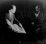 Houdini demonstrates how a photographer could produce fraudulent "spirit photographs" that documented the apparition and social interaction of the dead'"`UNIQ--ref-00000032-QINU`"'