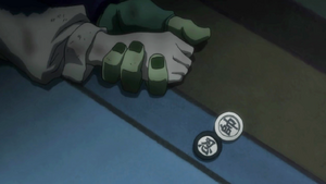 Meruem and Komugi hold hands