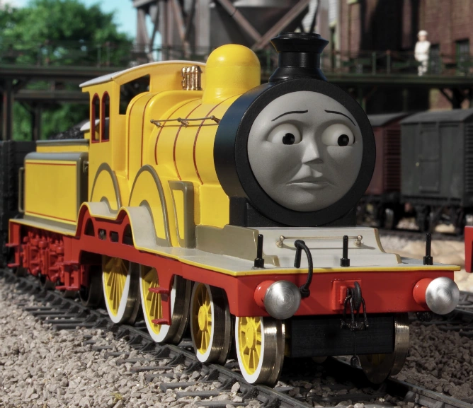 thomas the tank engine yellow engine