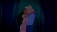 Pocahontas-disneyscreencaps.com-6919.jpg (134 KB) John and Pocahontas embracing and sharing a kiss.