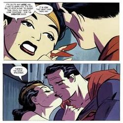 Superman-wonder-woman-kiss2