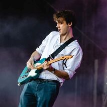 Will Gold Lead vocals, rhythm guitar