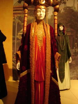 the Senate Gown (right) inspired by such fashion