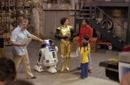 SesameStreet-StarWars-C-3PO&R2-D2-01.jpg (395 KB)