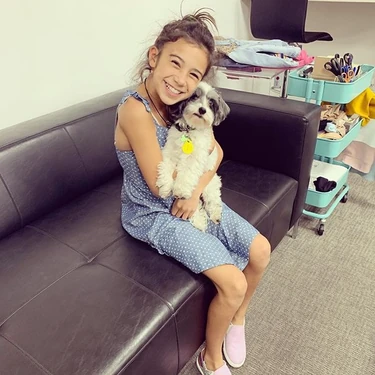 Scarlett Estevez behind the scenes of Season 5.