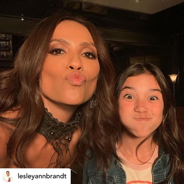 Scarlett Estevez & Lesley-Ann Brandt behind the scenes of Season 5