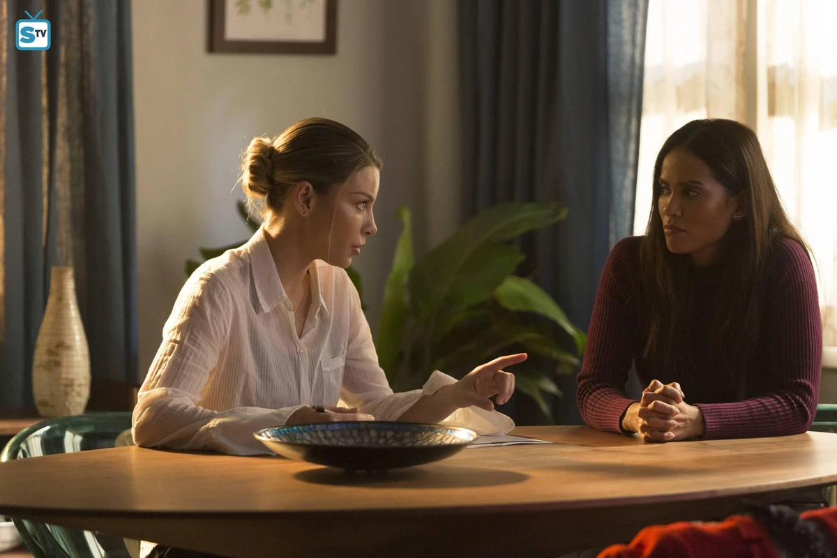 Chloe Decker and Mazikeen Lucifer Wiki Fandom