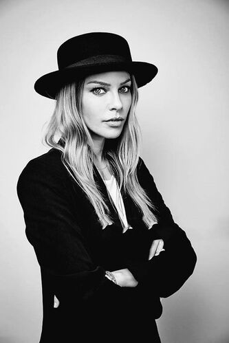 Lauren German Photo