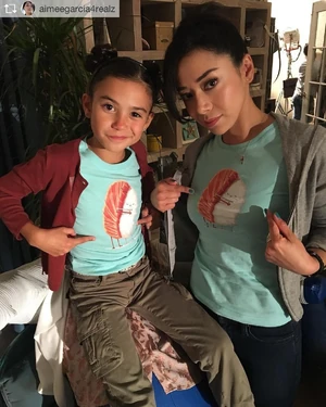 Scarlett Estevez & Aimee Garcia behind the scenes of Season 3