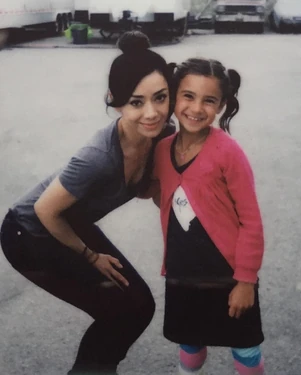 Scarlett Estevez & Aimee Garcia behind the scenes of Season 2