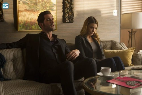 Chloe & Lucifer in Pilot