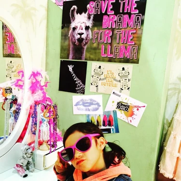 Scarlett Estevez behind the scenes of Pilot