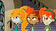 Holly junto a Nora y Sara en "Club de los Miercoles"