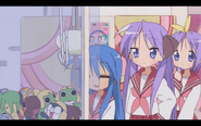 Konata attempting the UFO catcher