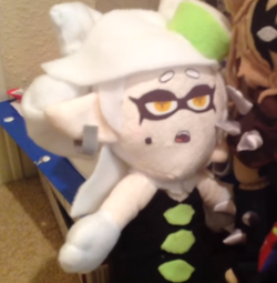 Tori 🖤 💛 on X: Marie plush forgot how to play this. #Marie #Splatoon   / X