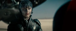 Faora récupérant Kal-El.