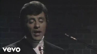 Frankie_Valli_-_Can't_Take_My_Eyes_Off_You_(Live)