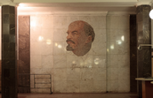 Барельеф Ленина на Библиотеке