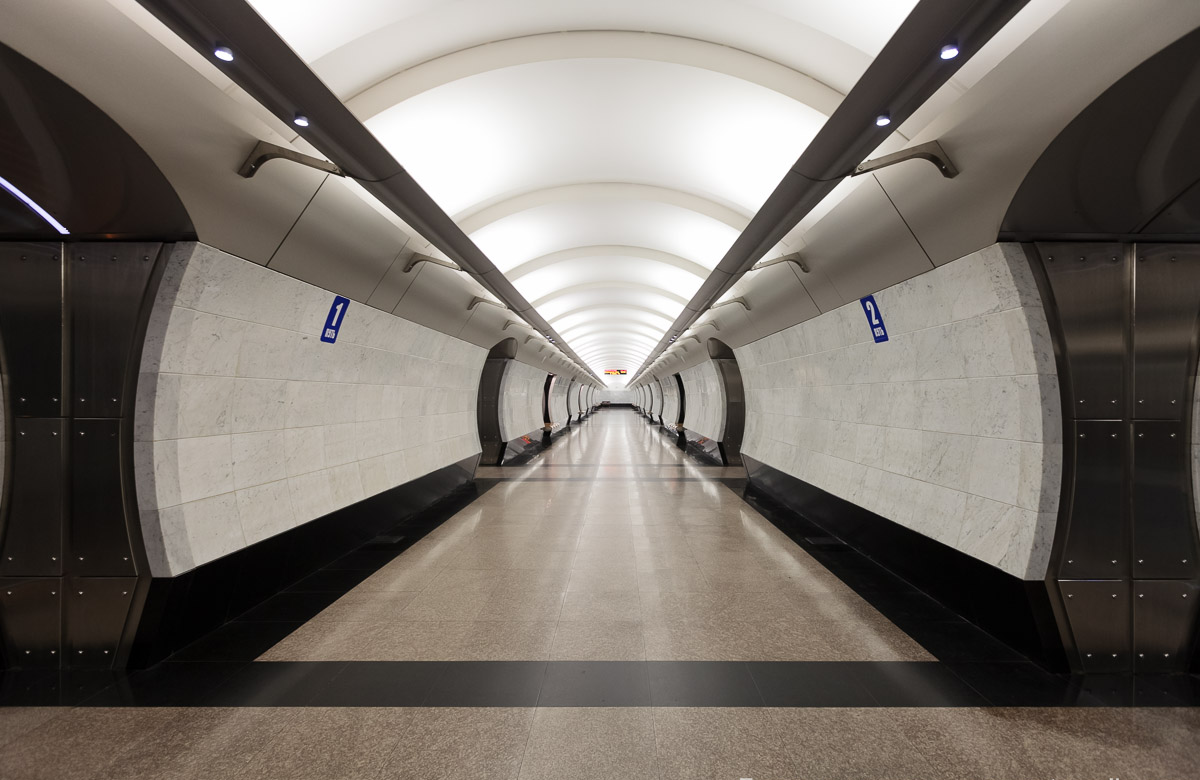 Сколько метро метро международная