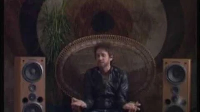 Gustavo_Cerati_-_Me_quedo_aquí_(Official_Video)