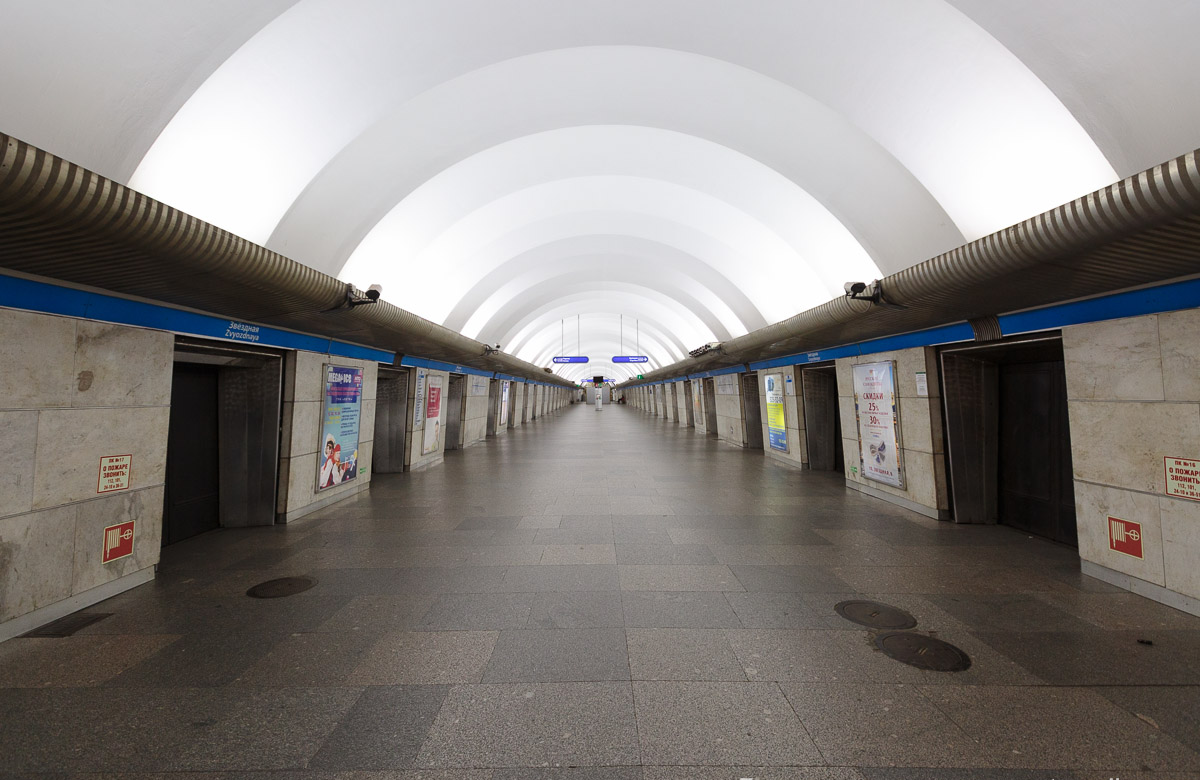 Станция московская санкт петербург. Станция Петроградская Санкт-Петербург. Станция метро Петроградская. Станция метро Петроградская СПБ. Петербургский метрополитен станция Московская.