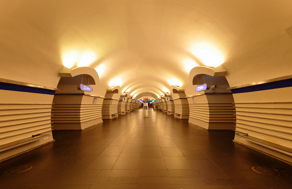 Ст петроградская. Санкт-Петербург станция метро Невский проспект. Питер станция метро Невский проспект. Гостиный двор станция метро на Невском проспекте Санкт Петербург. Питерское метро, станция Невский проспект.