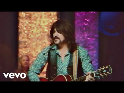 Juanes_-_Dancing_in_the_Dark_(Official_Video)