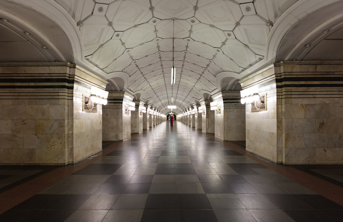 Станция расположена. Станция спортивная Московский метрополитен. Станция метро спортивная Сокольническая линия. Станция Кропоткинская Сокольнической линии. Станция красные ворота Сокольнической линии.