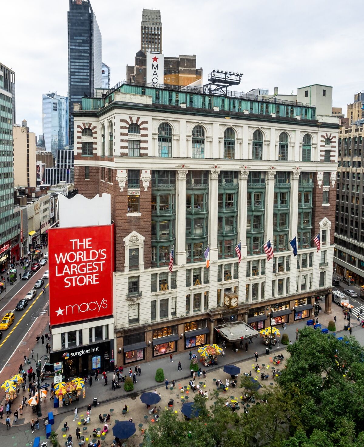 Macy's Herald Square – DelForm Studios