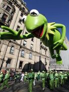 A kermit the frog balloon floats down central park 4ecf74b01d