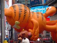 Garfield's left paw was ripped by a tree in the 2004 Parade.