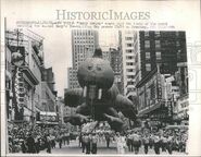 1964-press-photo-float-macys 1 8b45c0d99794cb8601515fbe3dc7fe4b