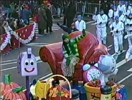 The Blue's Clues float during the 2000 NBC telecast