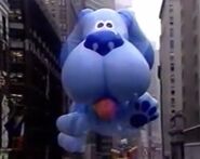 Blue tries to play the biggest game of "Blue's Clues" for the first time during her appearance in the 1999 NBC telecast. (Screenshot: NBC)