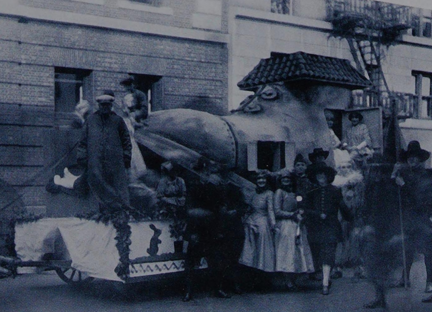 There Was an Old Woman Who Lived in a Shoe, Macy's Thanksgiving Day Parade  Wiki