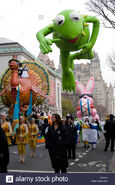 Kermit and The Energizer Bunny in the 2009 Parade