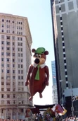 25158477 10154888347066566 1766837857387546251 n.jpg (46 KB) Yogi at the 1986 Macy's Egleston Parade.