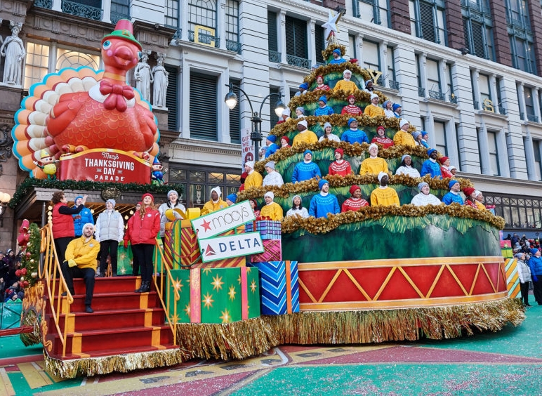 Delta Airlines Macy Day Float 2022 Singing Christmas Tree Macy's Singing Christmas Tree | Macy's Thanksgiving Day Parade Wiki | Fandom