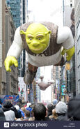 Shrek-balloon-84th-macys-thanksgiving-day-parade-in-new-york-city-D0B2J1